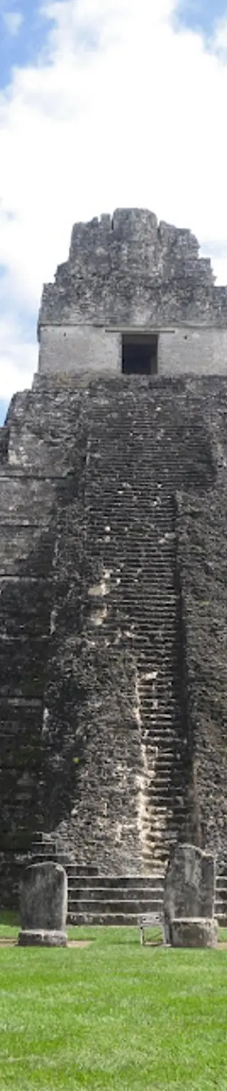 Im geheimnisvollen Tikal den Dschungel erwachen hören.